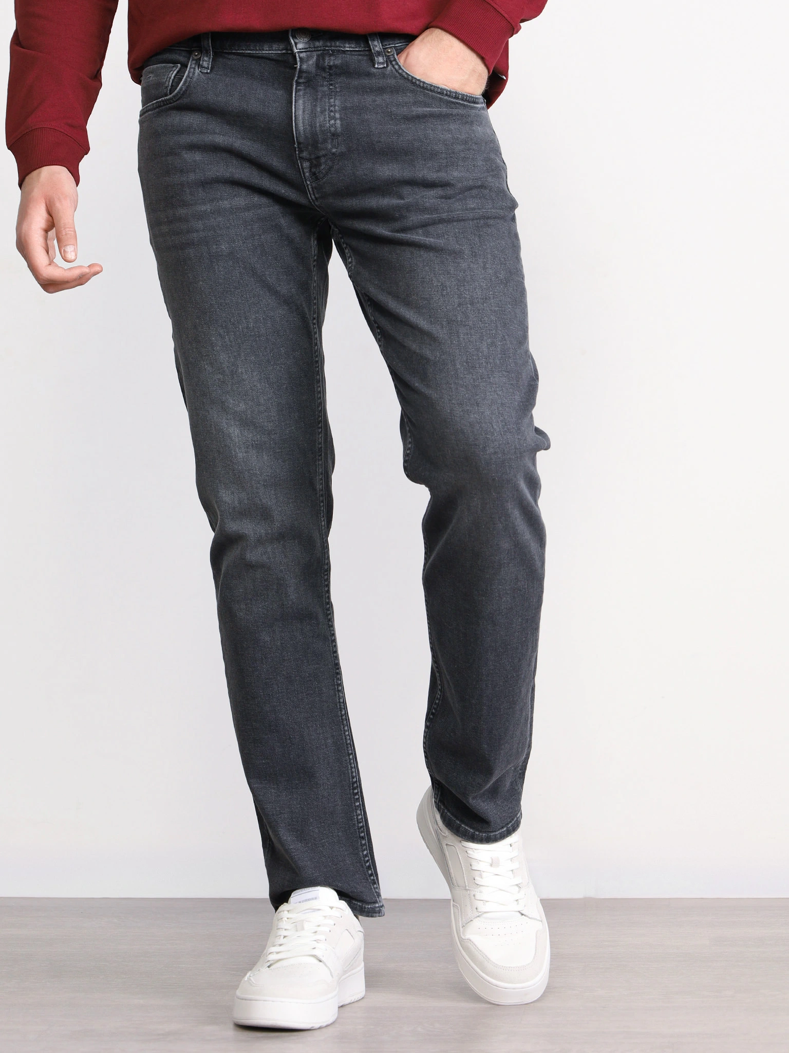 Джинсы серого цвета из смесового хлопка